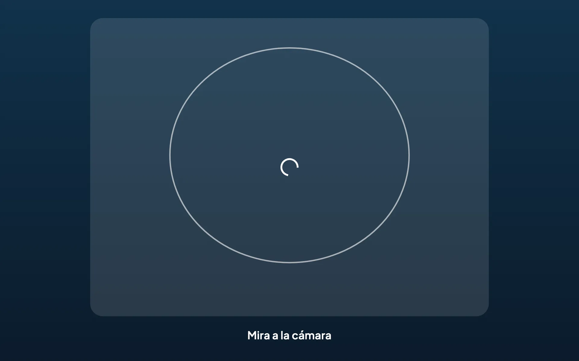 Tablet en el paso de reconocer el rostro: un óvalo de guía sobre una superficie neutra, con el mensaje «Mira a la cámara».